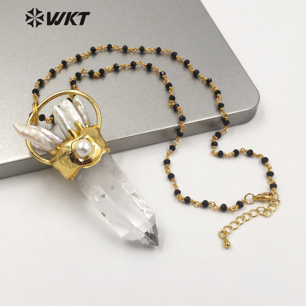 WT-N1265 Wholesale Fashion Gold Electroplated White Crystal Quartz Point Stone Necklace Lady Big Stone Energy Pearl Necklace