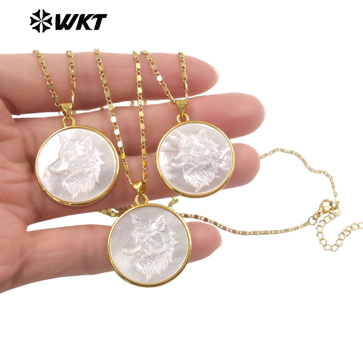 WT-JN352 High Quality Gold Plated Thin Chain With Round MOP Shell Hand Carved Wolf Pattern Pendant Necklace As Daily Jewelry