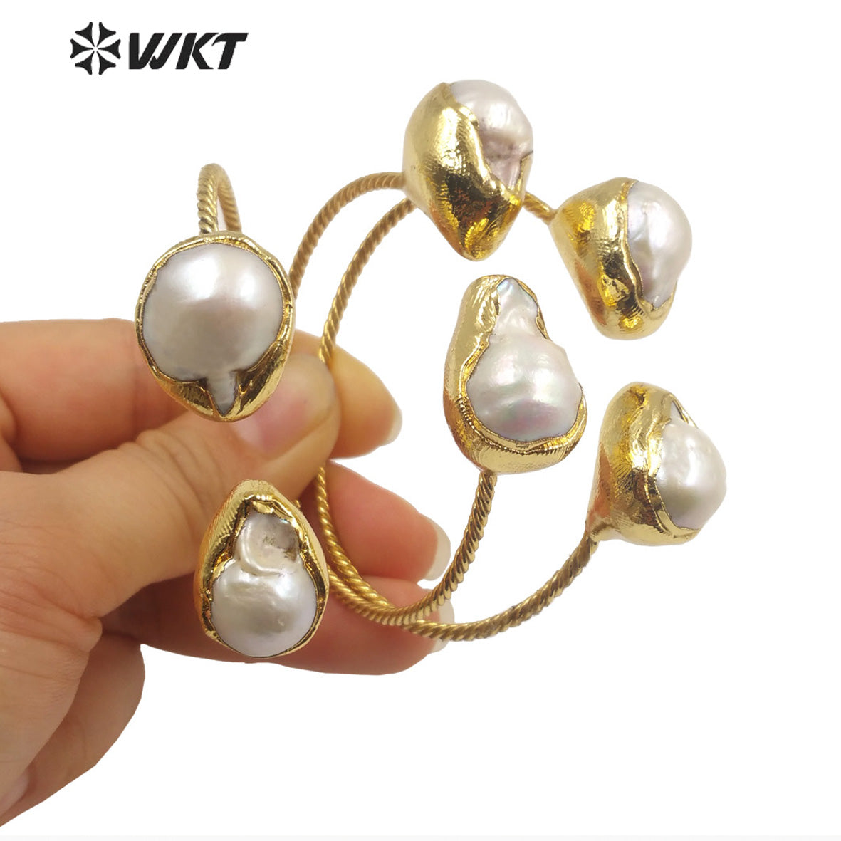WT-MPB051 Simple Fashion Pearl Bangles Yellow Brass Bangles With 18k Real Gold Plated Women Jewelry Natural Pearl Bangles