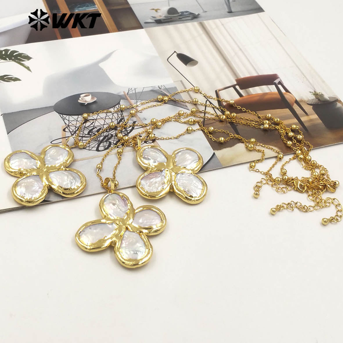 WT-JN299 Wholesale 18K Gold Plated Freshwater Pearl Lucky Four-Leaf Clover Cross Cute Little Women Necklace As Daily Decoration