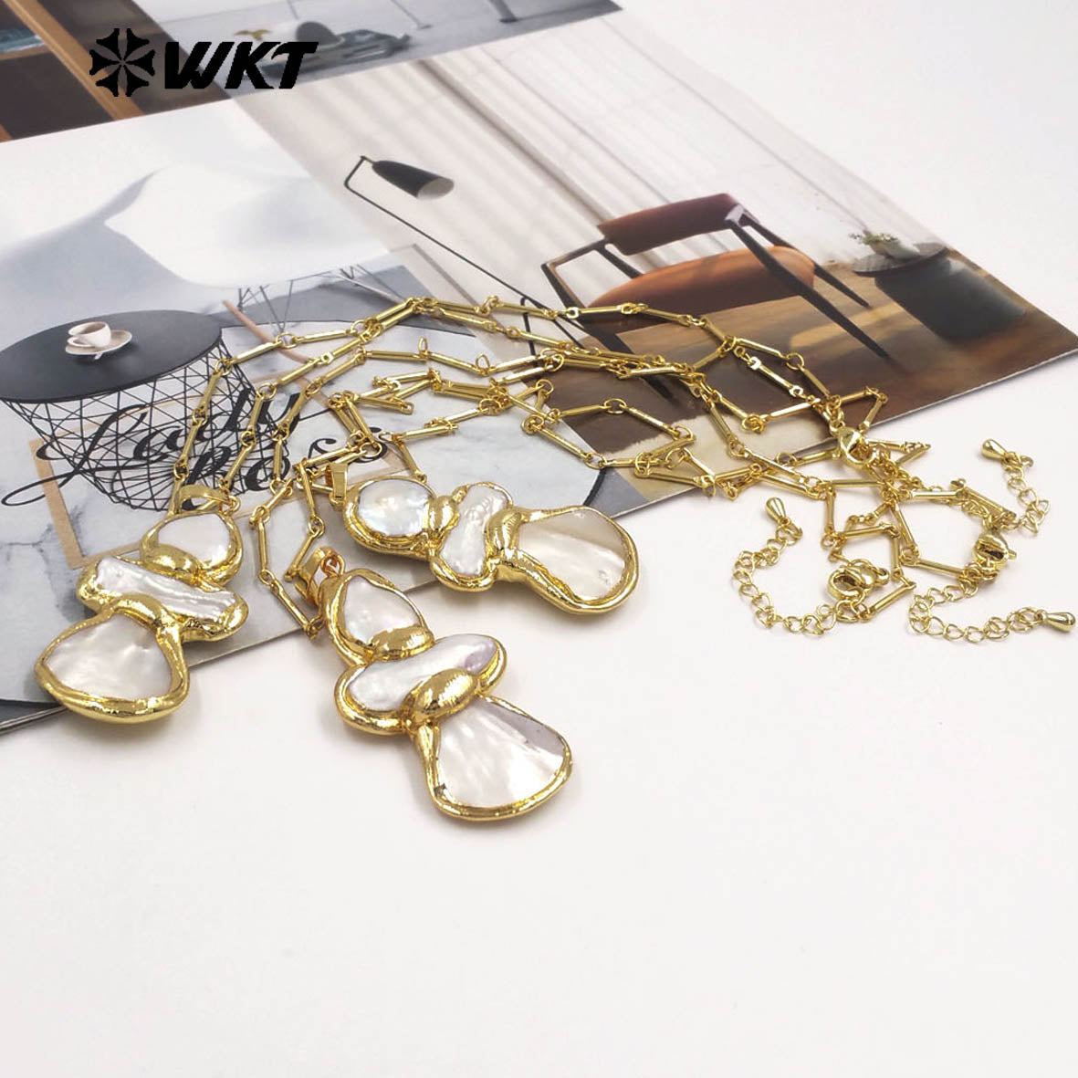 WT-JN344 Exquisite Gold Electroplated Natural Freshwater Pearl And Shell Gourd Shape Pendant Necklace For Unique Jewelry Gift