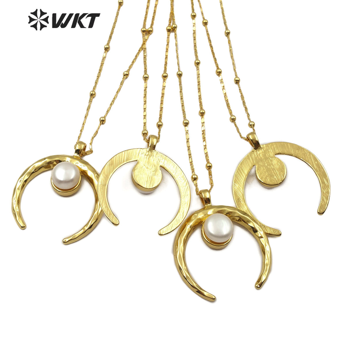WT-JN079 Bohemian Style Sparkling Brass Crescent 18K Gold Plated With Middle Pearl Decoration Pearl Crescent Horn Necklace