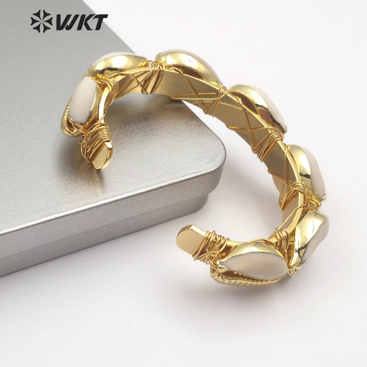 WT-B476 Wholesale of the Latest Fashion Cowrie Gold Bangles Two Styles Available for Lady Cowrie Gold-plated Bangles