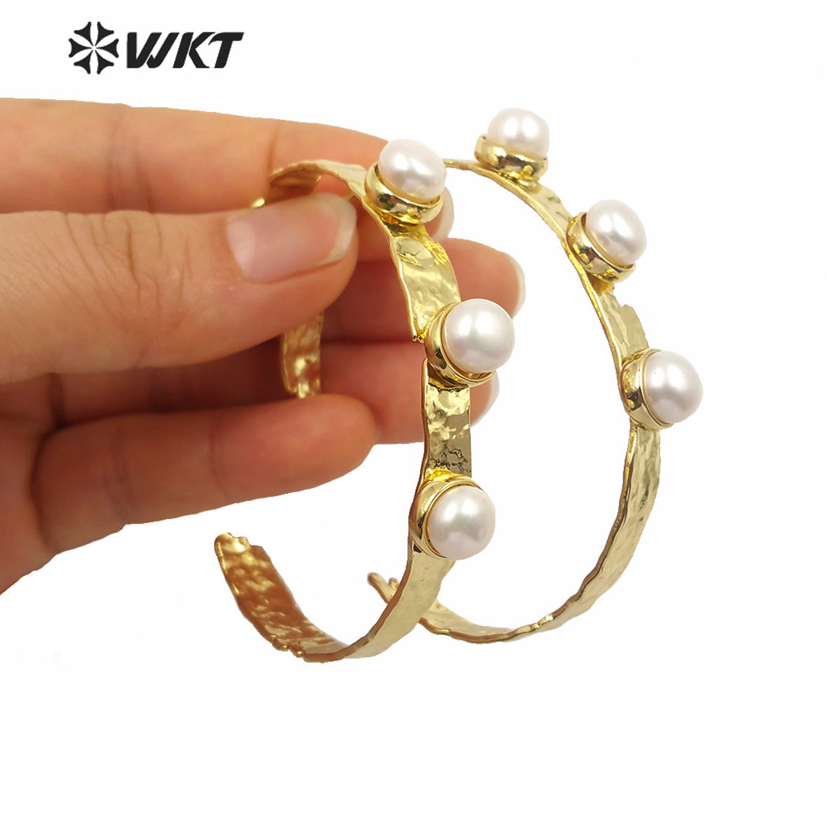 WT-MPB004 Amazing Unique Triple Pearl in Middle Women Gold Electroplated White Pearl Bangle Women Pearl Gift Bangle