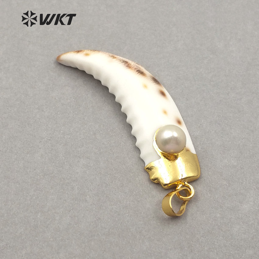 WT-JP072 18k Gold Trim in Knife Shape Random Size Pendant for Women Jewely Natural Sea Shell With Baroque Pearl Charm Pendant