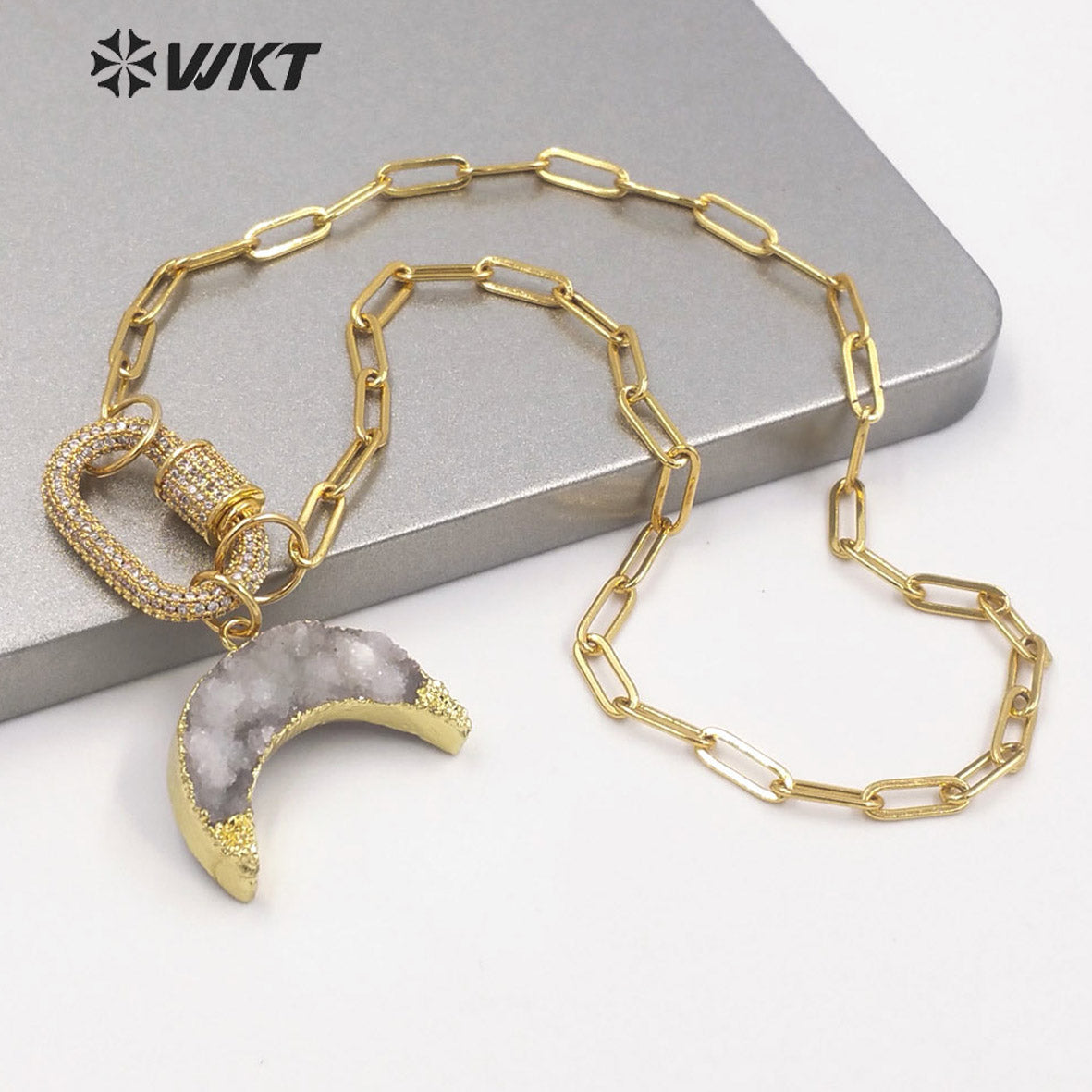 WT-N1302 WKT New Women Natural Druzy Quartz Gold Crescent Horn Pendant Necklace 18K CZ Clasp Connector Stone Crescent Necklace