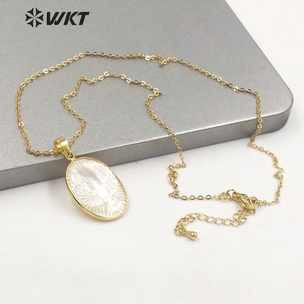 WT-JN180 WKT New Style Fashion Gold Bezel Mother of Pearl Carved White Eagle Pendant Necklace Women Holy Animal Pendants