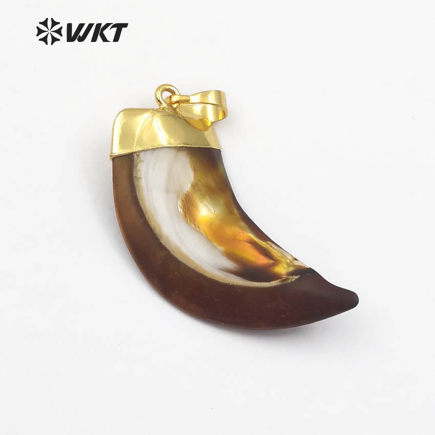 WT-JP073 Dainty Pendant for Women Vogue Necklace With Gold Capped Beautiful Stripe in Horn Shape White Floral Shell Horn Pendant