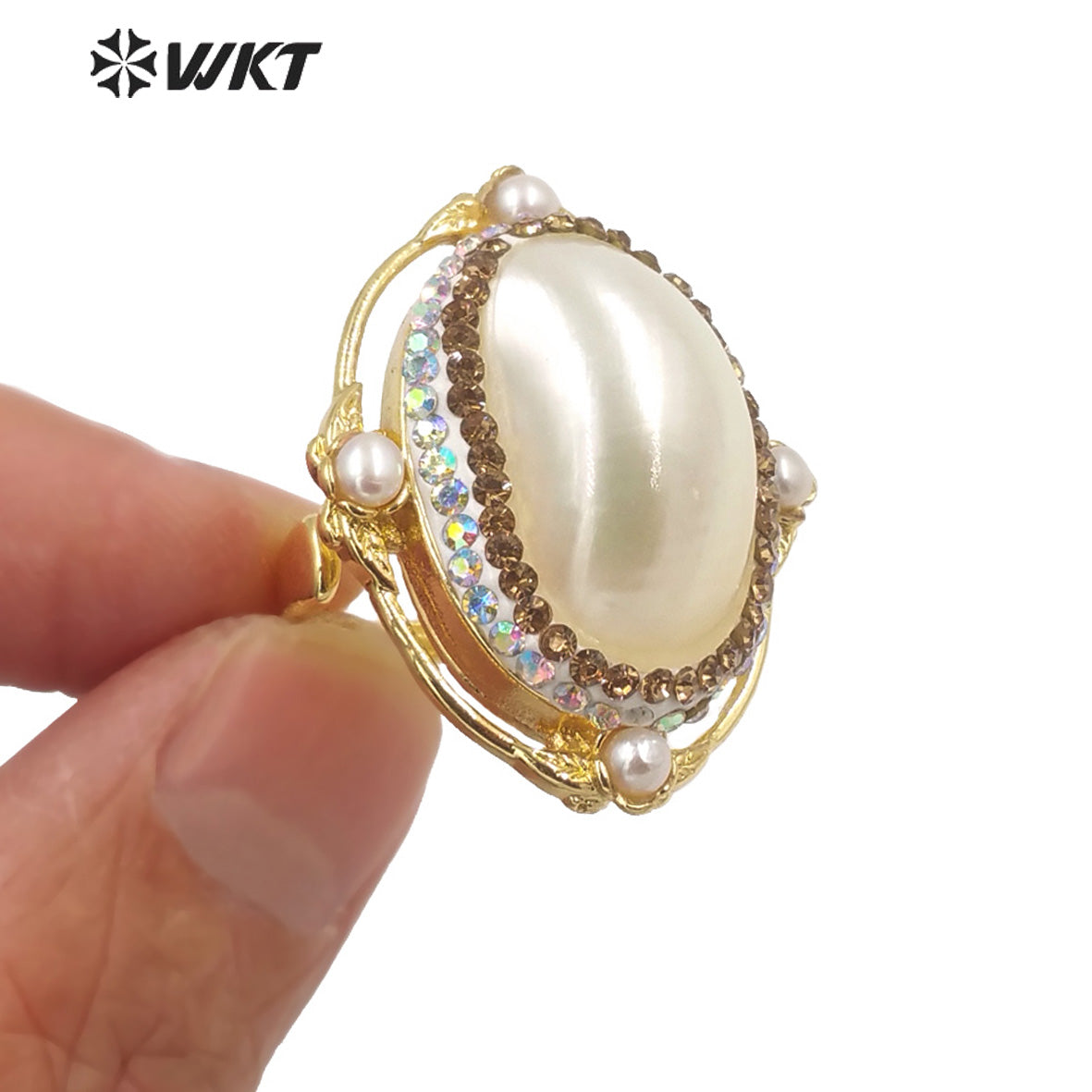WT-MPR047 Amazing Elegant White Mabe Shell Ring 18k Gold Plated Rhinestone Setting Women White Shell Anniversary Ring