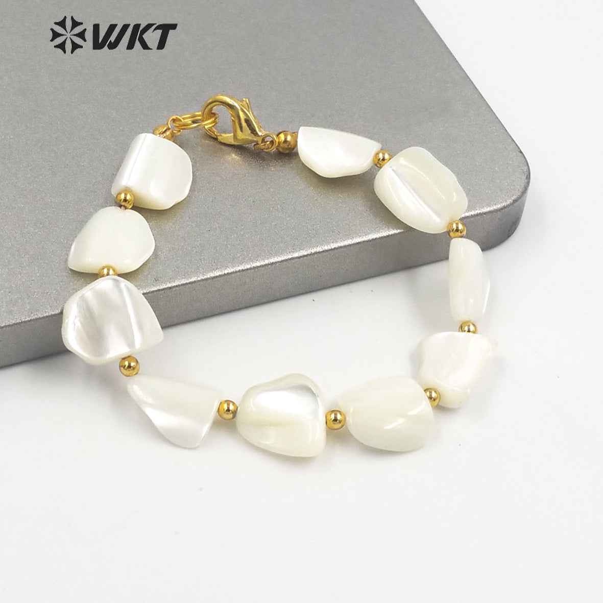 WT-MPB081 Wholesale Fashion Natural White Shell Beads Bracelet Gold Plated Simple Irregular Beads Boho Bracelet for Summer