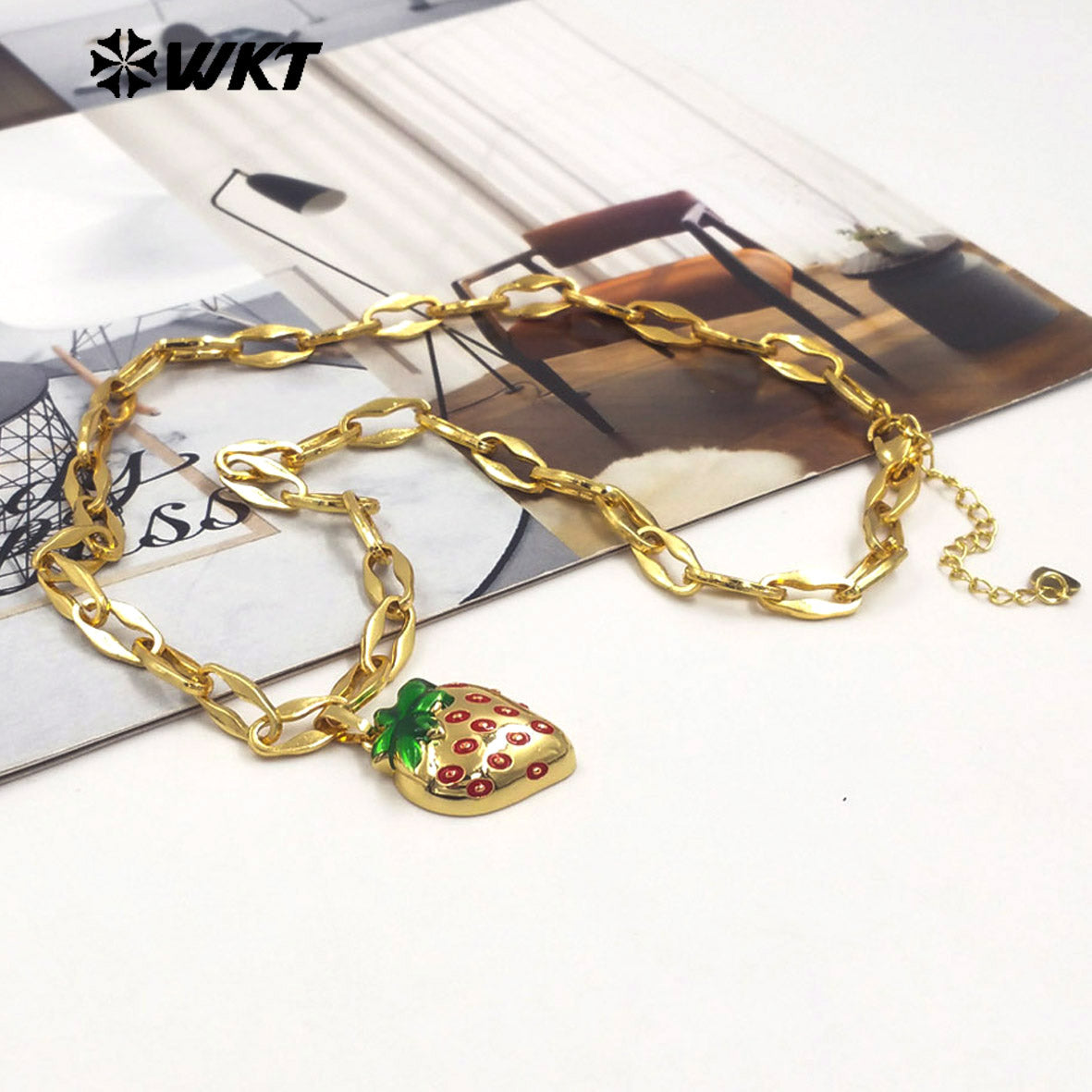 WT-JFN38 New Arrival Strawberry Charm Necklace Ladies Daily Wearing Jewelry With Special Chain Gold Plated Wonderful Gift