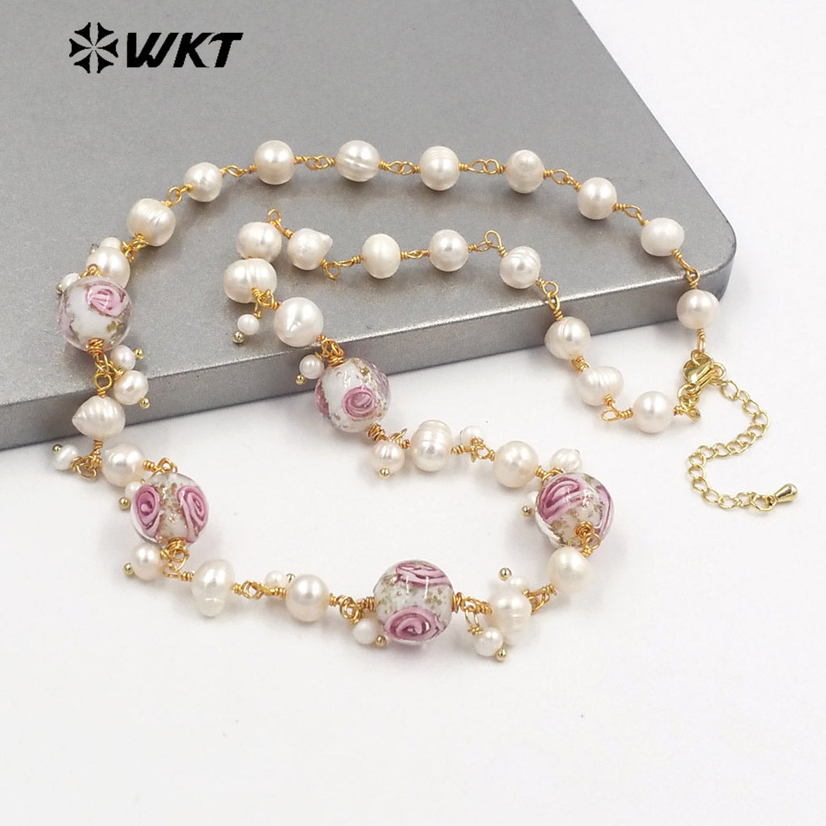 WT-JN239 Wholesale Fashion Pearl and Color Glaze Design 18k Chain Gold Plated Exquisite High Quality Scallop Pearl Necklace