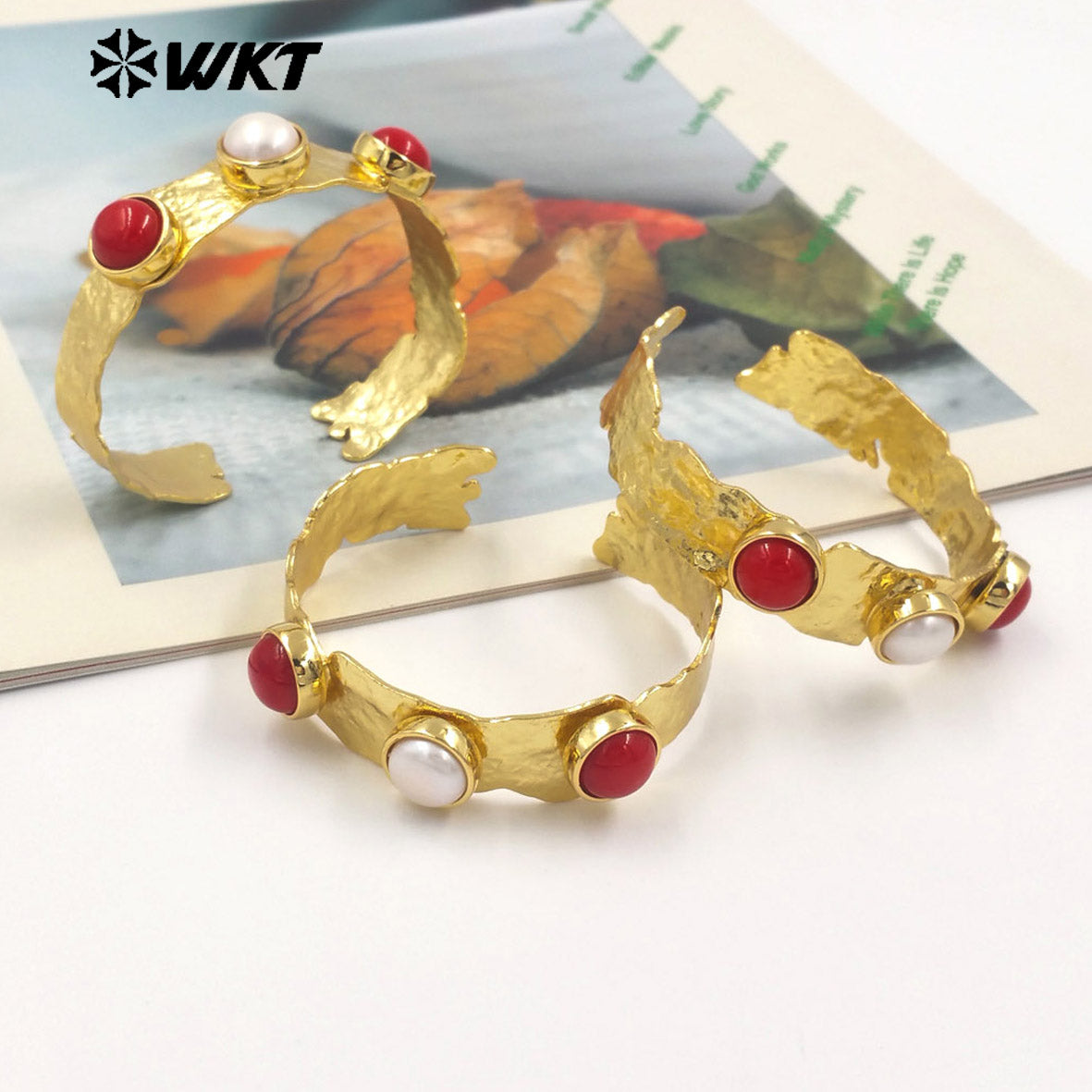 MPB109 Amazing Gorgeous Fashion Bohemian 18K Real Gold Plated Triple Stone Pearl and Coral Round Shape Women Jewelry Bangle