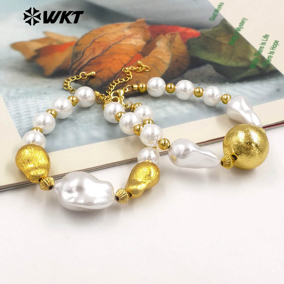 WT-MPB120 New Cute Style Large White Irregular Beads Gold Round Beads Artificial Pearl Bracelet for Girls As Daily Decoration