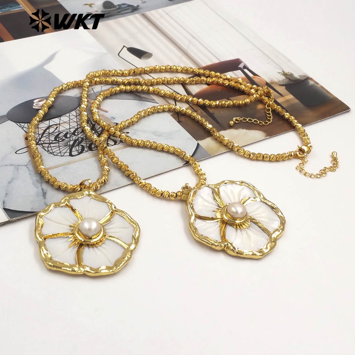 WT-JN342 Good Quality Gold Plated Natural White Shell And Pearl Flower Shape Pendant Necklace As Ladies Romantic Present