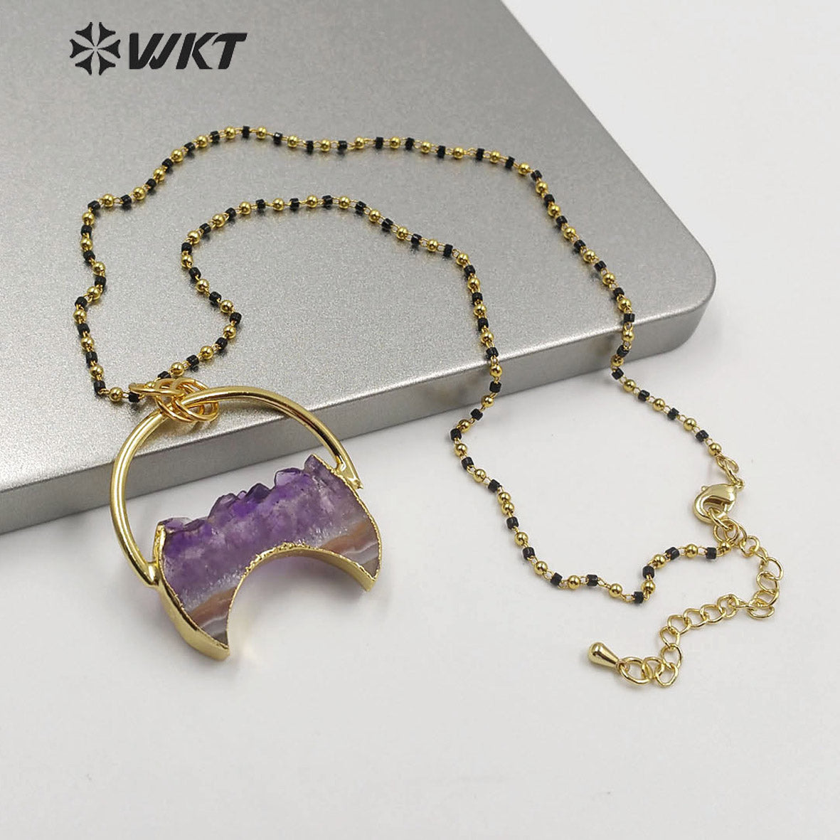 WT-N1219 New Popular Crescent Amethyst Necklace Multicolor Beads Necklace Stylish Natural Amethyst Necklace