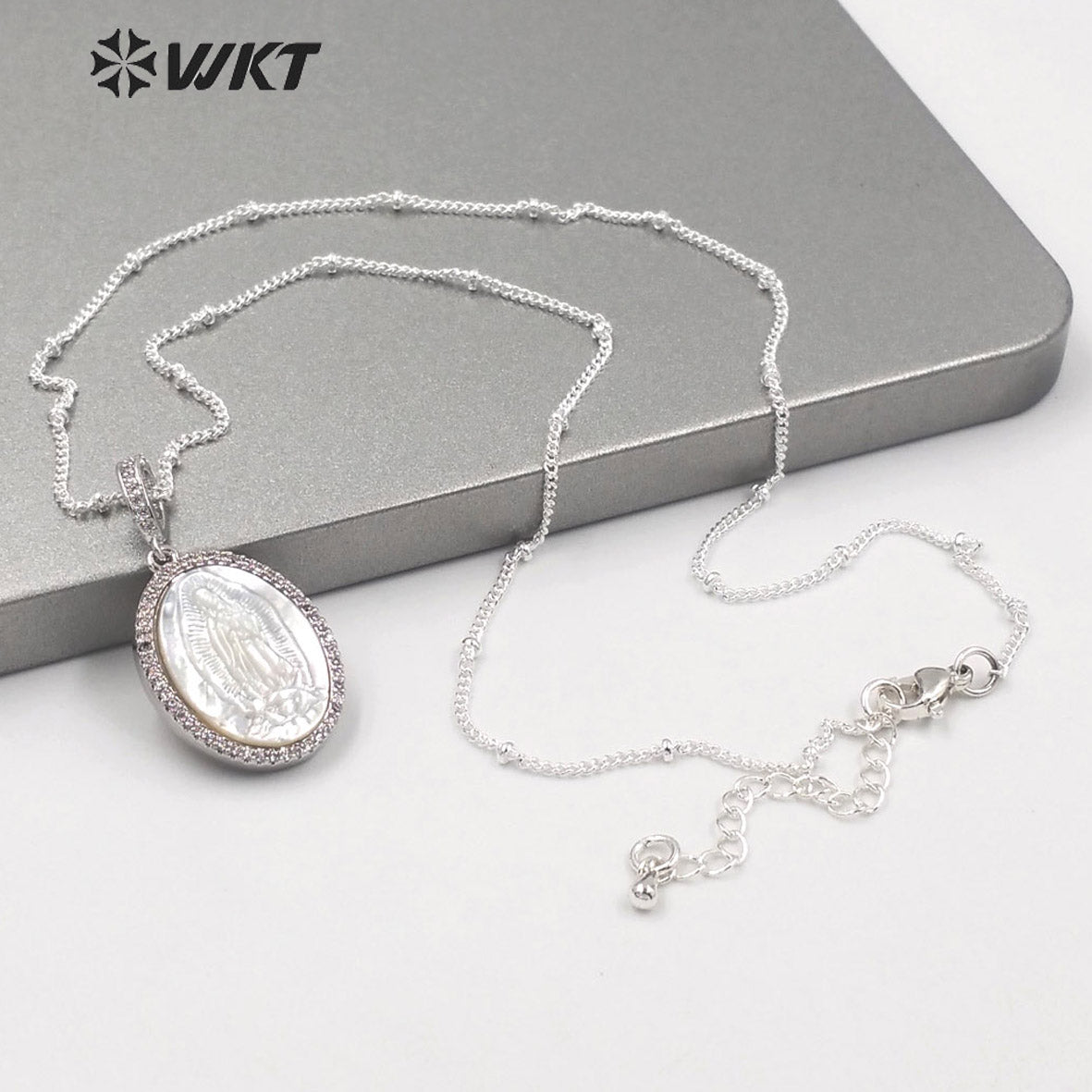 WT-MN968 Wholesale Natural MOP Shell Carved Micro Pave Setting Virgin Mary Necklace Women Platinum Plated Shell Mary Necklace