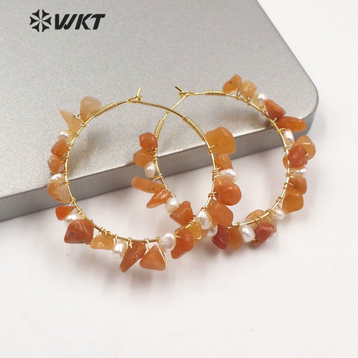 WT-MPE038 Gold Electroplated Crushed Stone Round Hoop Earrings Charming Hand Make Wire Wrapped Stone Earrings