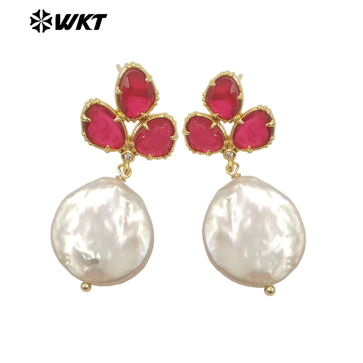 WT-MPE136 Wholesale Fashion Gold Plated Precious Natural Round Coin Real Pearl Earring Studs With Fashion Saphire