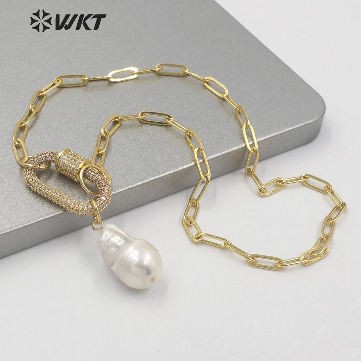 WT-JN152 Wholesale Fashion Gorgeous Natural Freshwater Baroque Pearl Necklace Gold Micropaved CZ Clasp Decorative Pearl Necklace