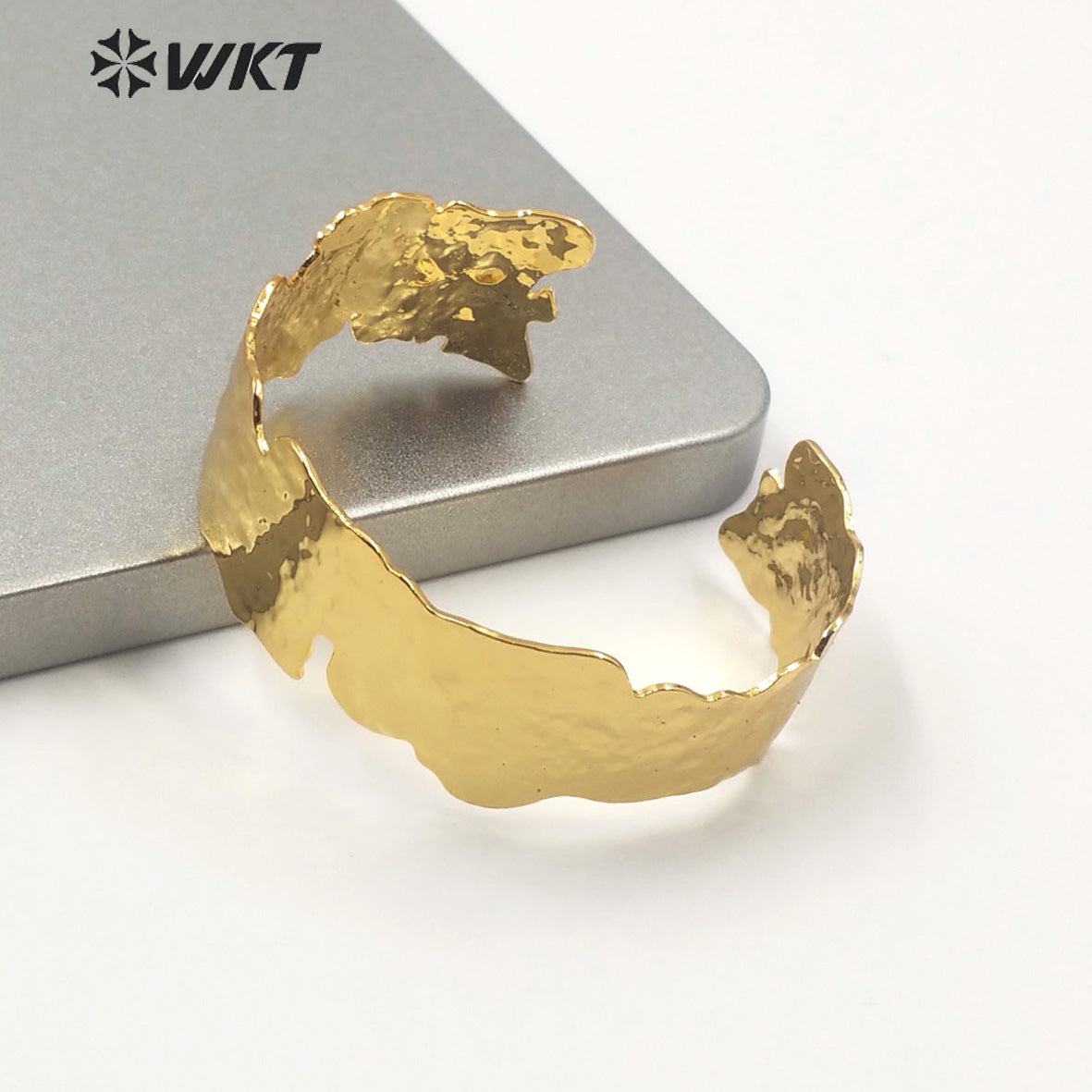 WT-B558 Amazing Irregular lava Bangle in Gold Electroplated Fashion Women Simple Wide Brass Cuff Bangle in Adjustable Size