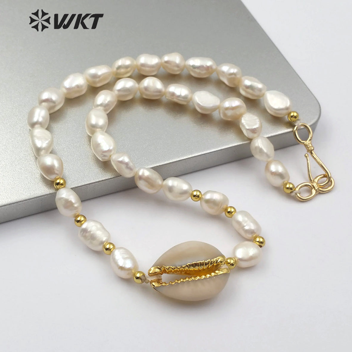 WT-JN089 Natural Cowrie & Pearl Necklace Full Gold or White Gold Cowrie Pendant Necklace in 16Inch Long Pearl Necklace Jewelry