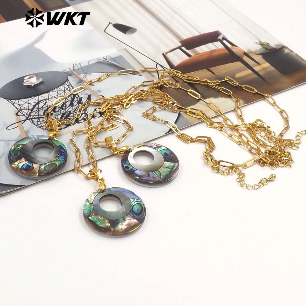 WT-JN350 Vintages Gold Electroplated Rectangle Chain With Natural Abalone Shell Round Hollow Pendant Ladies Necklace Jewelry