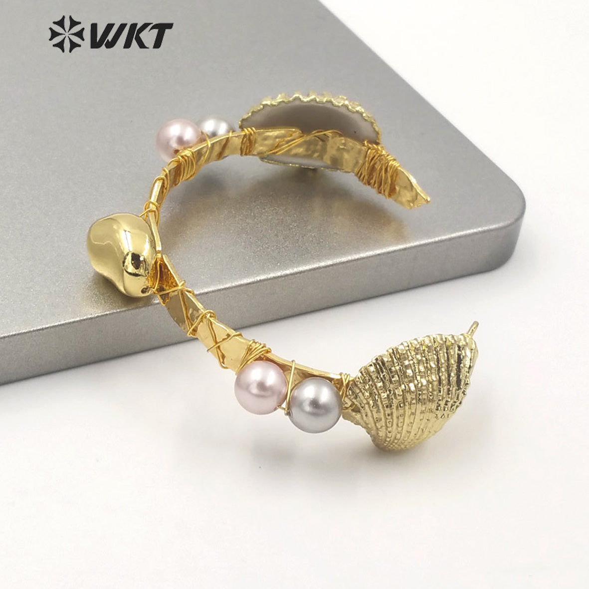 WT-MPB026 Amazing Gold Full Dipped Boho Shell Bangle Women Fashion Vintage Natural Scallop Shell Women Gold Bangle