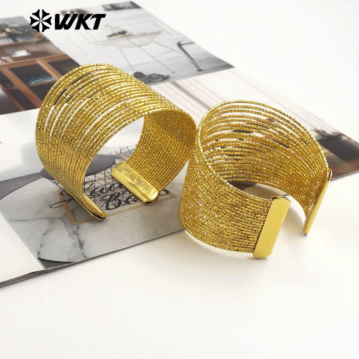 WT-JF356 Wholesale Yellow Brass Gold Plated Women Bangle Simple Design Fine Lines Classic Style Fashion Jewelry Adjustable