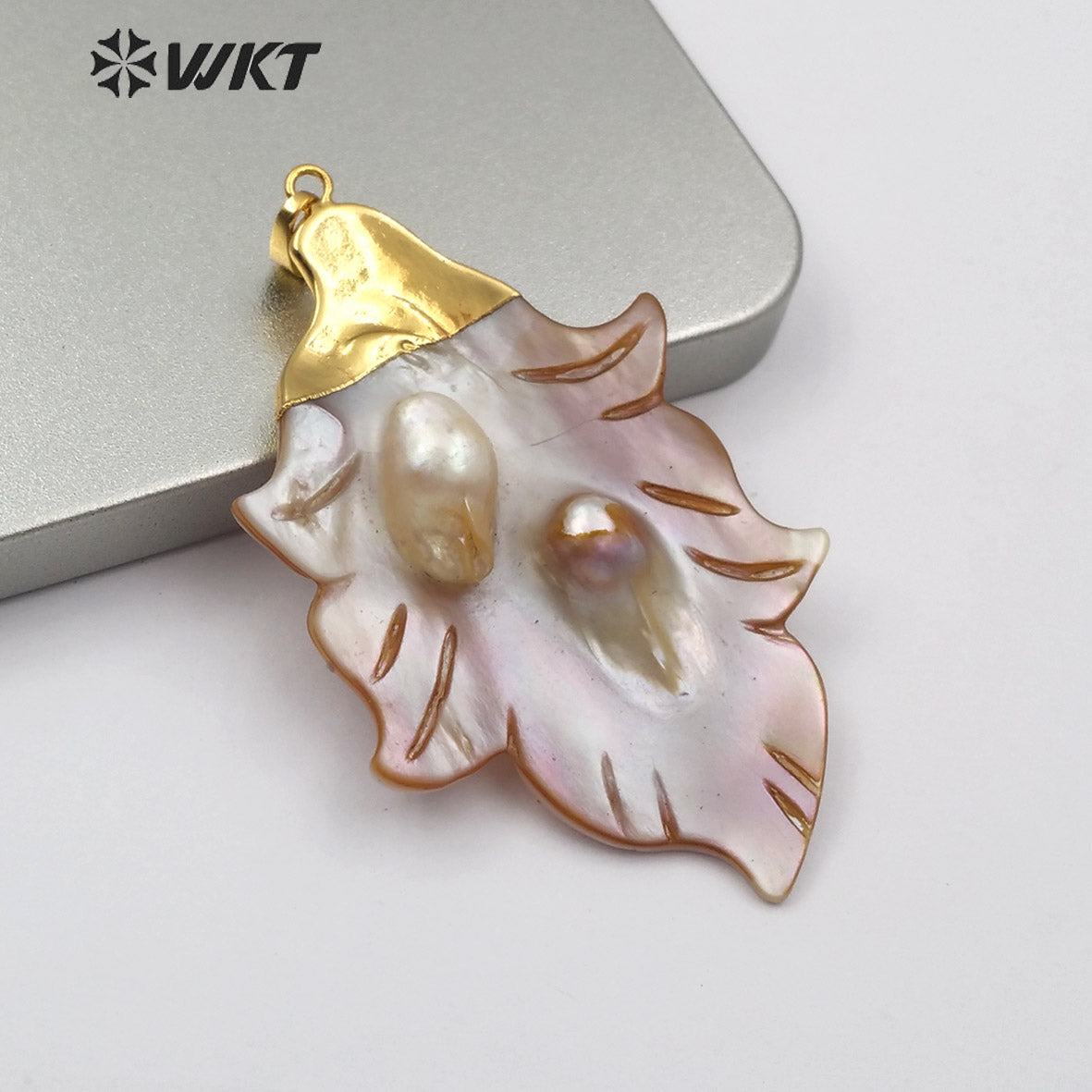 WT-JP139 Wholesale New Arrival Unique Natural Pearl Pendant Jewelry the Top in 18K Gold Plated Mother of Pearl Pendant