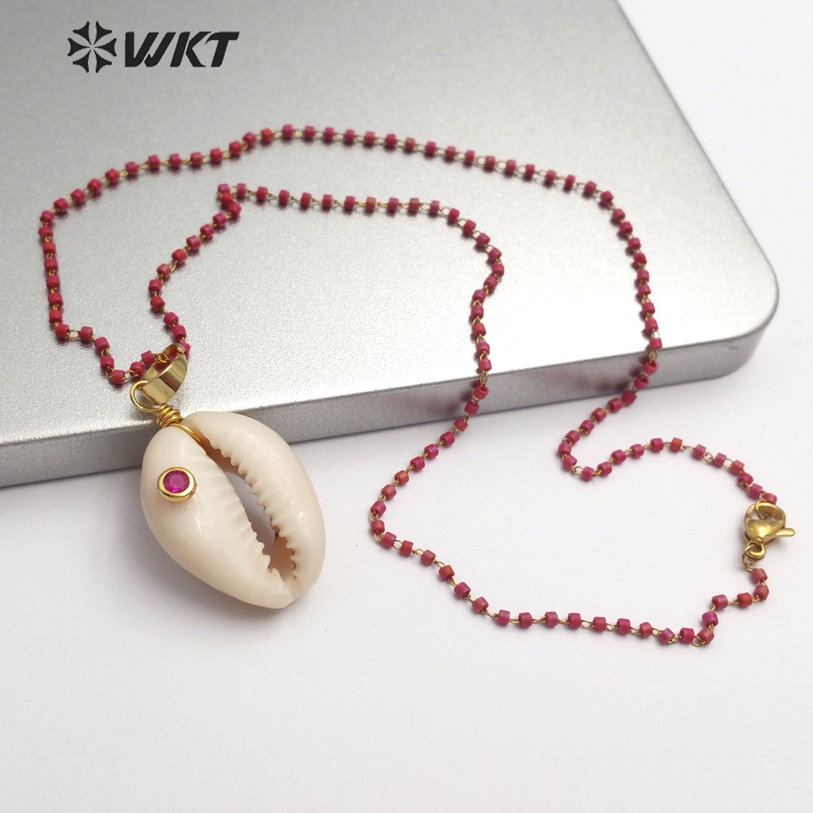 WT-JN096 Wholesale Fashion Jewelry Natural Cowrie Necklace with Cz Stone Colorful Cz Stone Necklace Can Choose