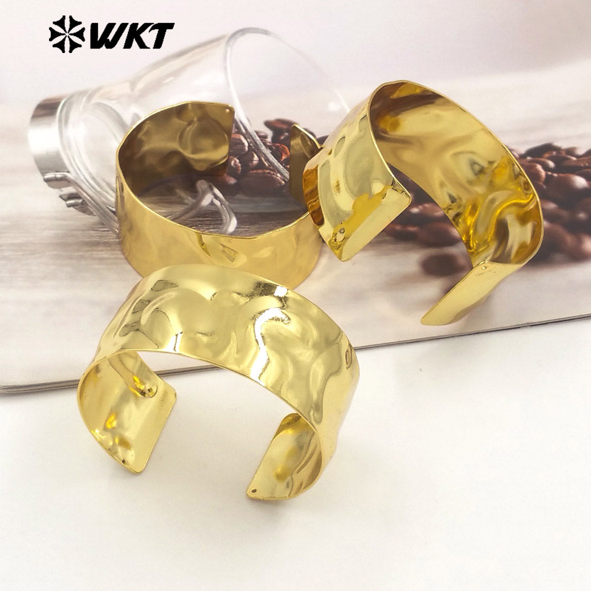 WT-B659 Wholesale Fashion Simple Europe Popular 18K Real Gold Plated Hammer Pattern Metal Bangle in Adjustable