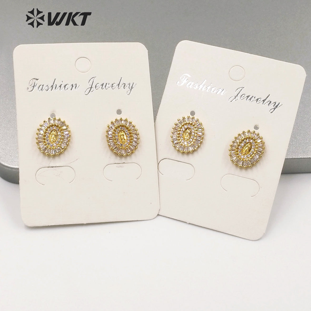 WT-ME099 Wholesale Newest Vintage Style Cubic Zircon Fashion Light Luxury Natural Shell With Enamel Micro Paved Earrings Studs