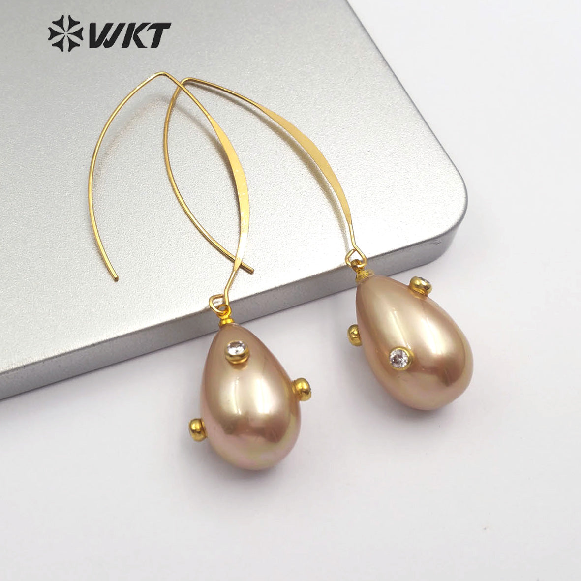 WT-E556 Natural Shell Pearl With Hole Big Ring for Women Shell Earring Gold Plated Hollow Out White Red Shell Earring