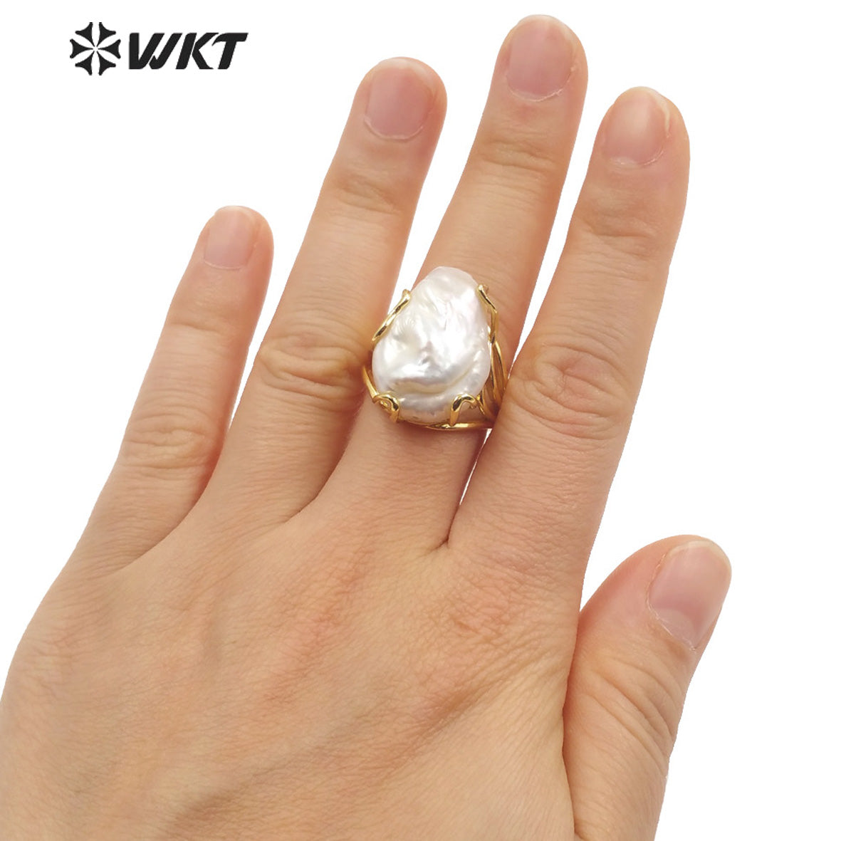 WT-MPR037 Unique Fashion Gold Plated Resist Tarnishable Freshwater Pearl Ring for Friend Wedding Ring Gorgeous Claw Setting Ring