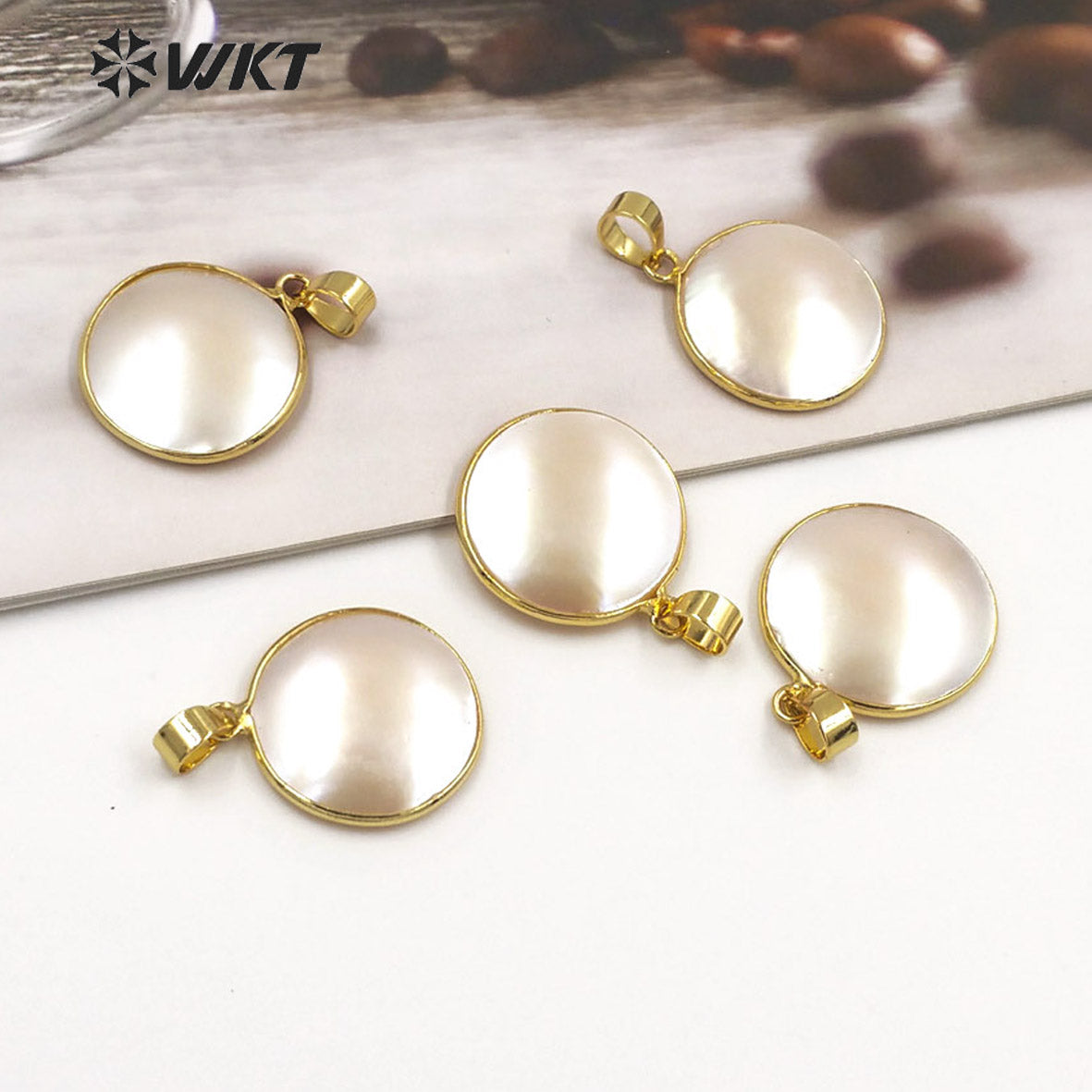 WT-JP354 Amazing Brightly Round Natural Mabe Gold Bezel Resist Tarnishable Shell Pendants for Necklace Design