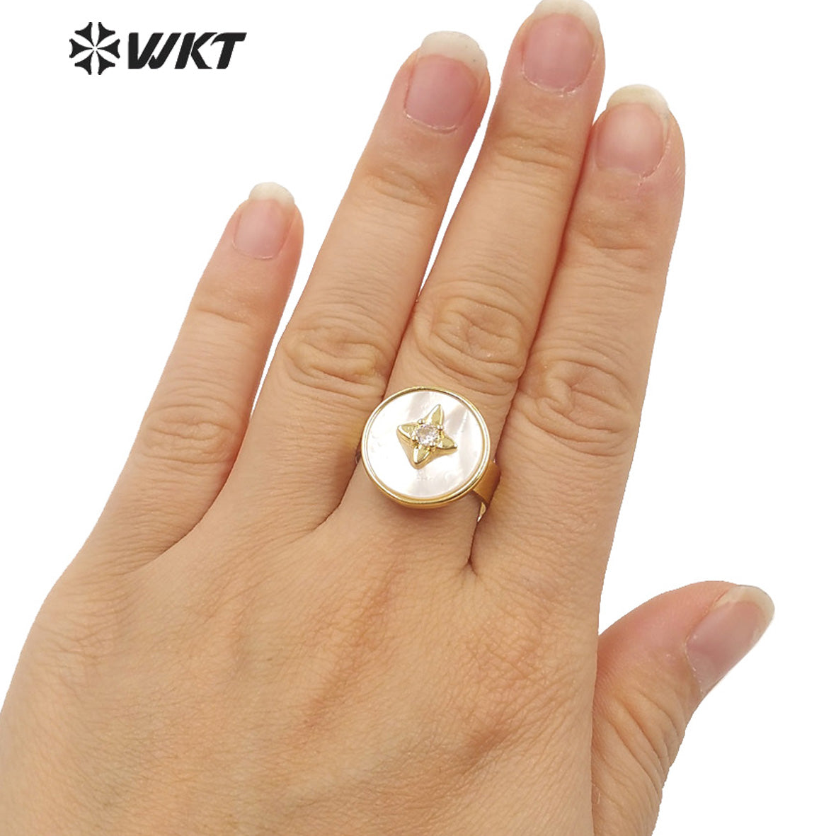 WT-MPR025 WKT 2022 Wedding Party Style Rings Romantic Round Shape Shell Rings Lady Charming Jewelry Cubic Zircon Ring