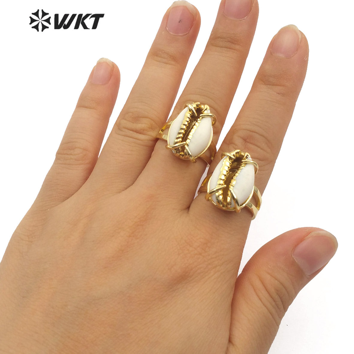 WT-R349 Newest Adjustable Size Gold Prong Setting Cowrie Ring Fashion Charm Jewelry Natural Cowrie Rings