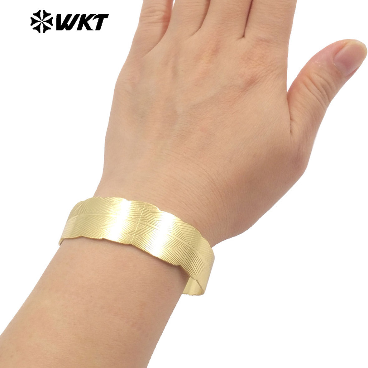 WT-B690 New Design Elegant and Simple 18K Gold Plated Natural Brass Adjustable Leaf Pattern Bracelet for Women Party Accessory