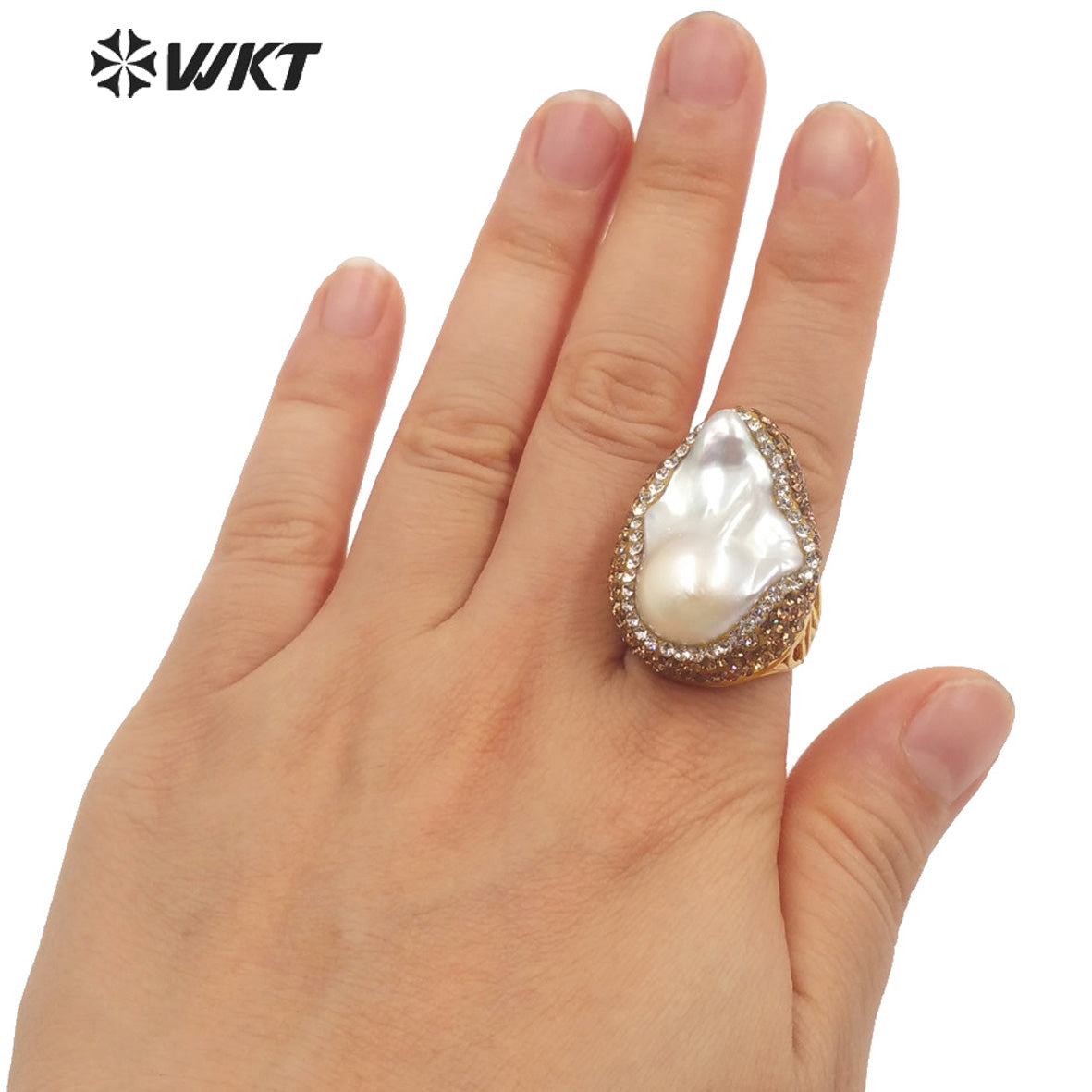 WT-MPR039 Gorgeous Fashion 18k Real Gold Bezel Big Baroque Pearl Rhinestone Ring Royal Value Birthday Ring for Women