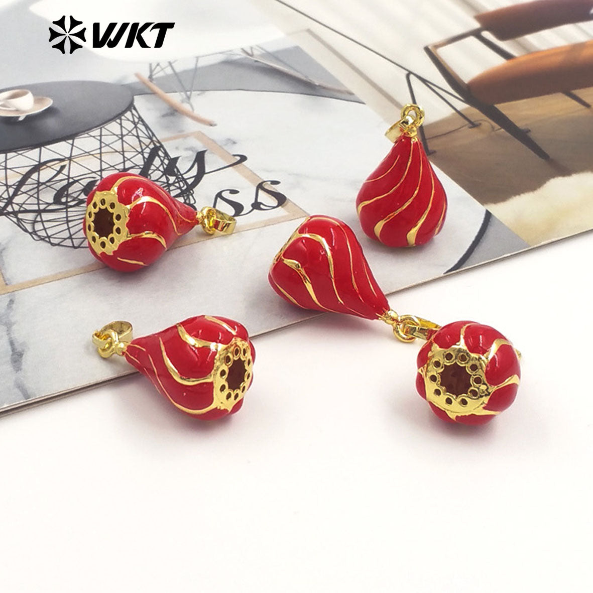 JFE153 Wholesale Exquisite Tiny Jewelry Finding Gold Plated Charm Pendant Yellow Brass With Drop Oil For Women Necklace DIY