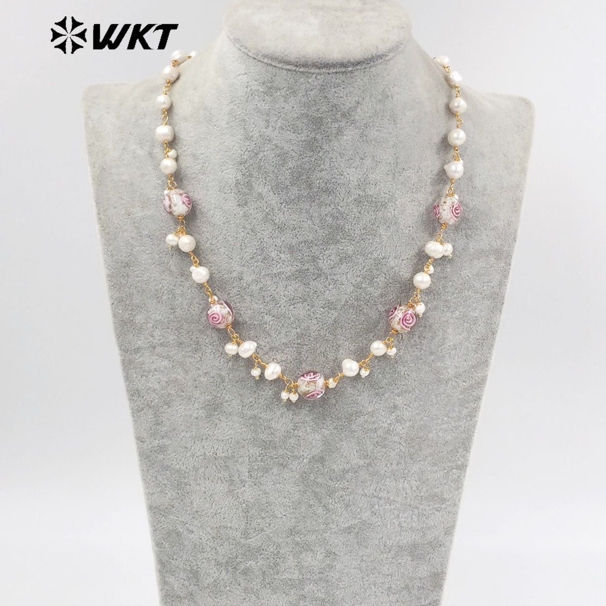 WT-JN239 Wholesale Fashion Pearl and Color Glaze Design 18k Chain Gold Plated Exquisite High Quality Scallop Pearl Necklace