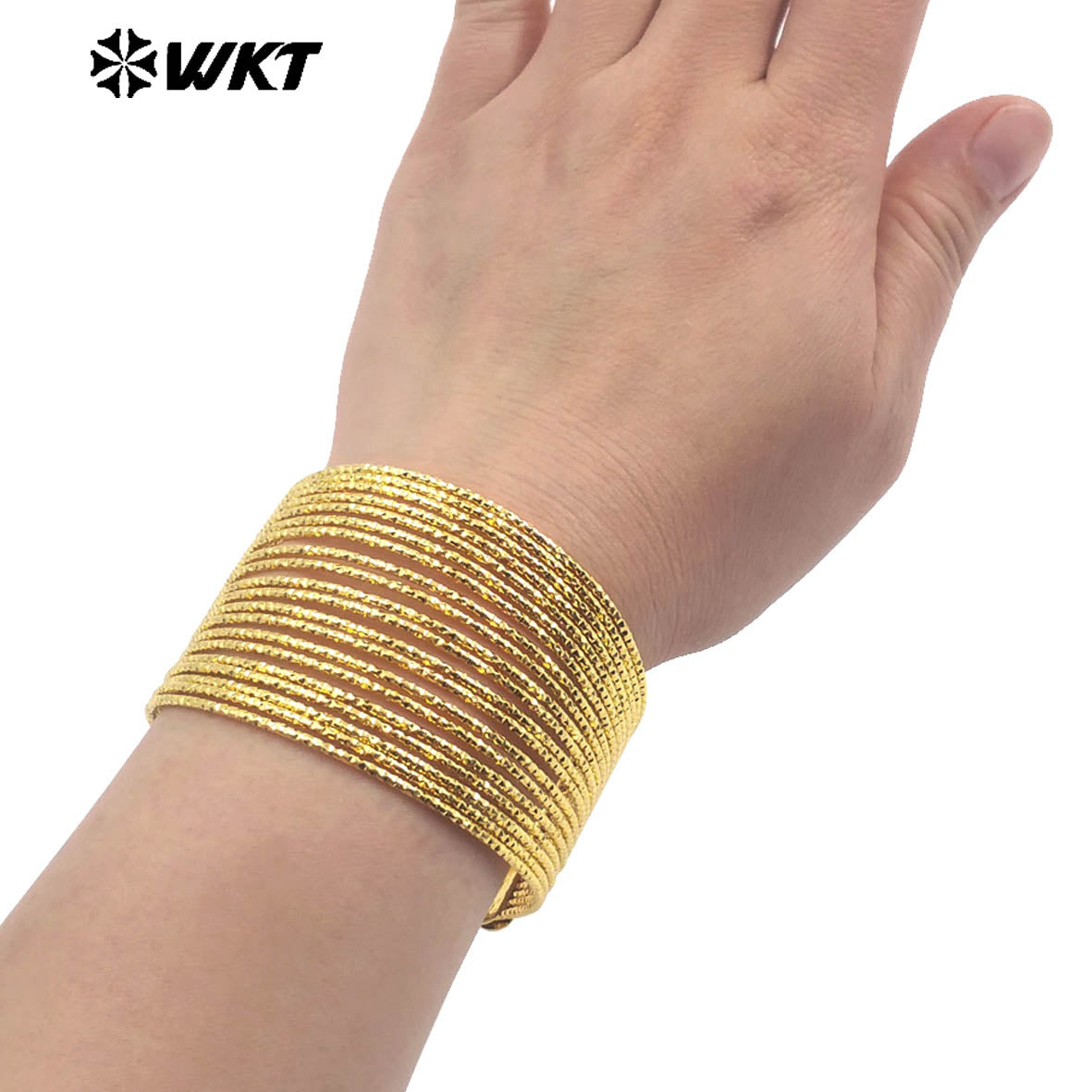 WT-JF356 Wholesale Yellow Brass Gold Plated Women Bangle Simple Design Fine Lines Classic Style Fashion Jewelry Adjustable