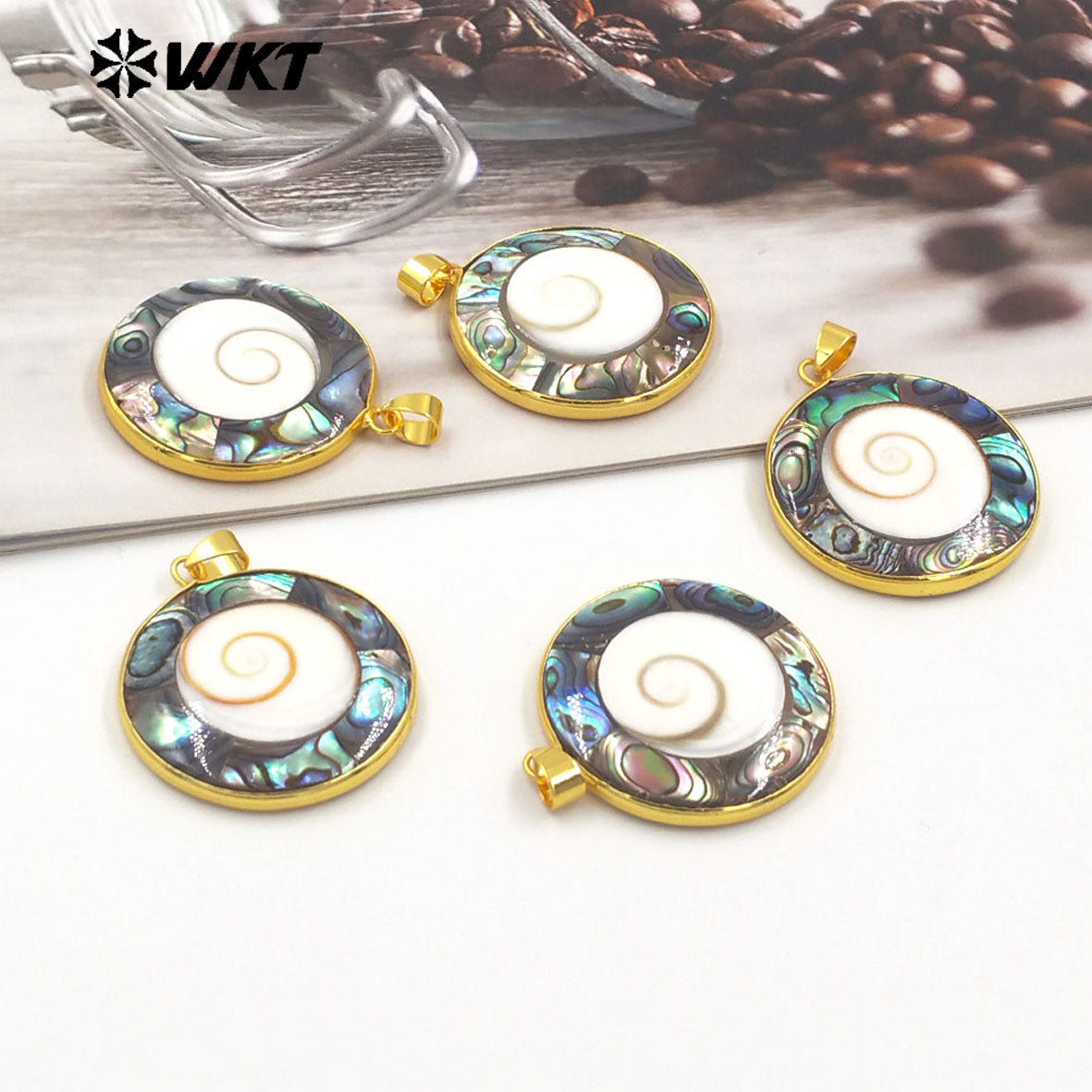 WT-JP361 WKT New Design Big Round Natural Trumpet With Abalone Shell Lucky Pendants for Friend Gift