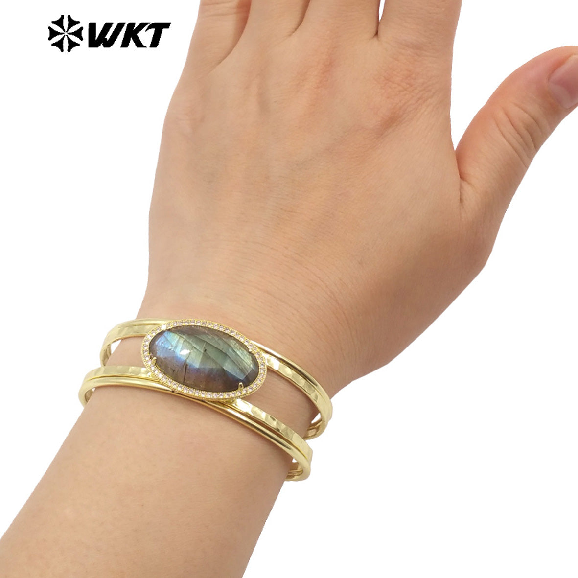 WT-B661 Wholesale Fashion Gold Plated Oval Shape Stone With Claw Prong Setting Moon Stone Elegant Women Bangle in Adjustable