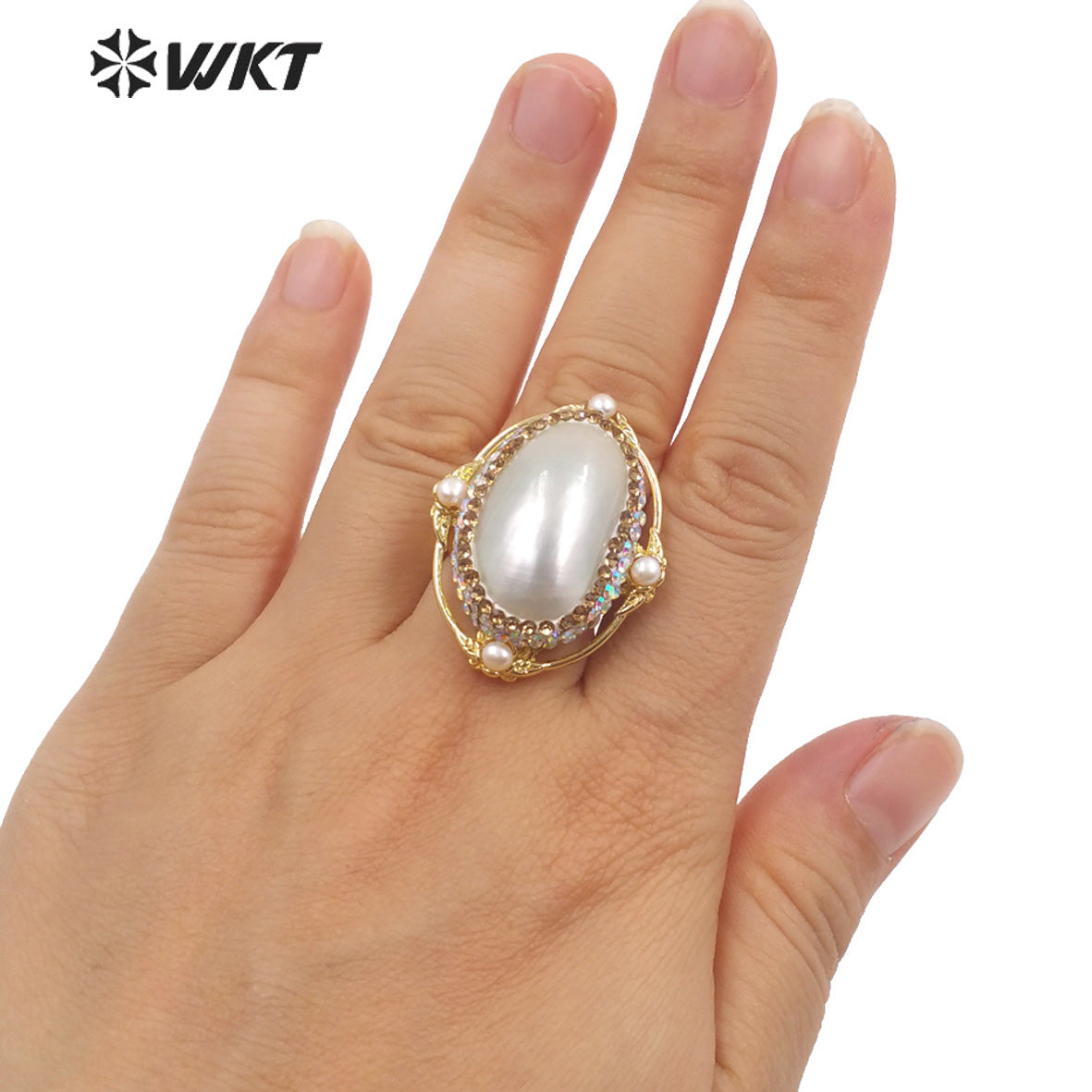 WT-MPR047 Amazing Elegant White Mabe Shell Ring 18k Gold Plated Rhinestone Setting Women White Shell Anniversary Ring
