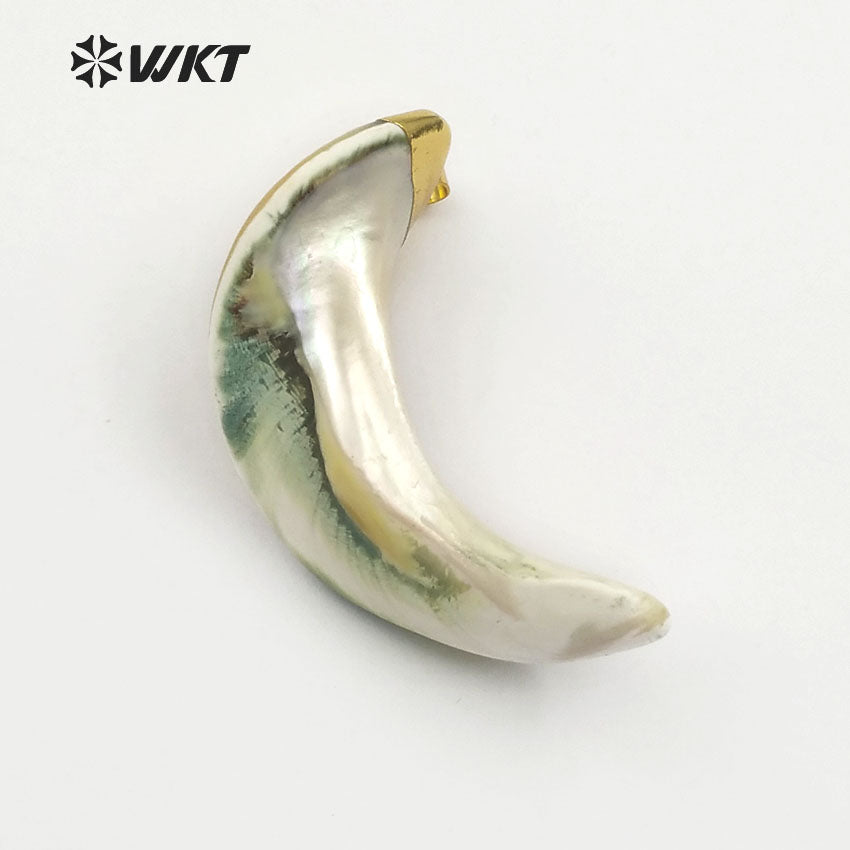 WT-JP062 Random Size 18K Gold Capped Pendant for Women Sea Side Jewelry Big Crescent Shape Shell Natural Sea Shell Horn Pendant