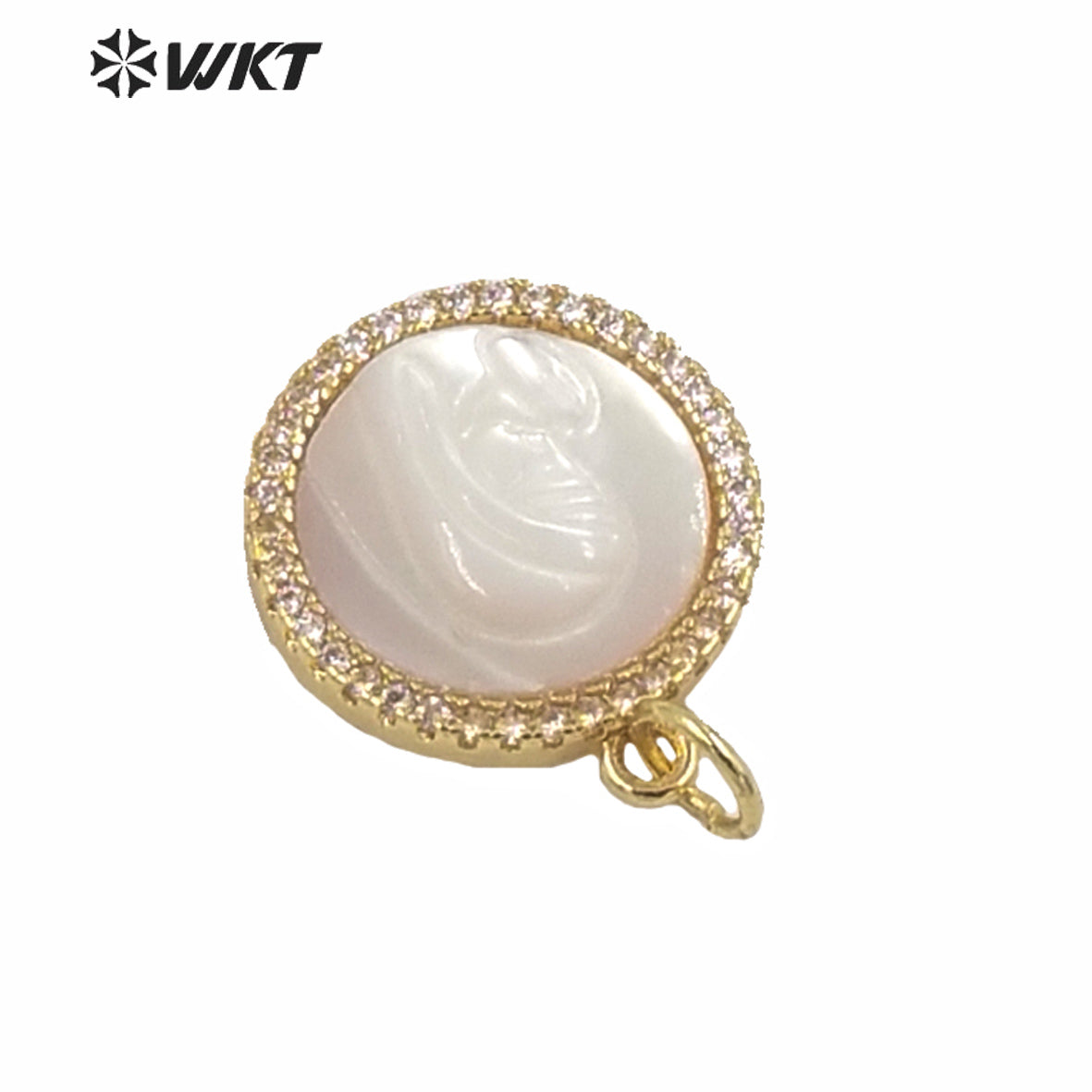 WT-MP165 Wholesale Hand Make Carved Mother of Pearl White Shell Beauty Girl Pendant Gold Round Tiny Charm the Beauty Pendant