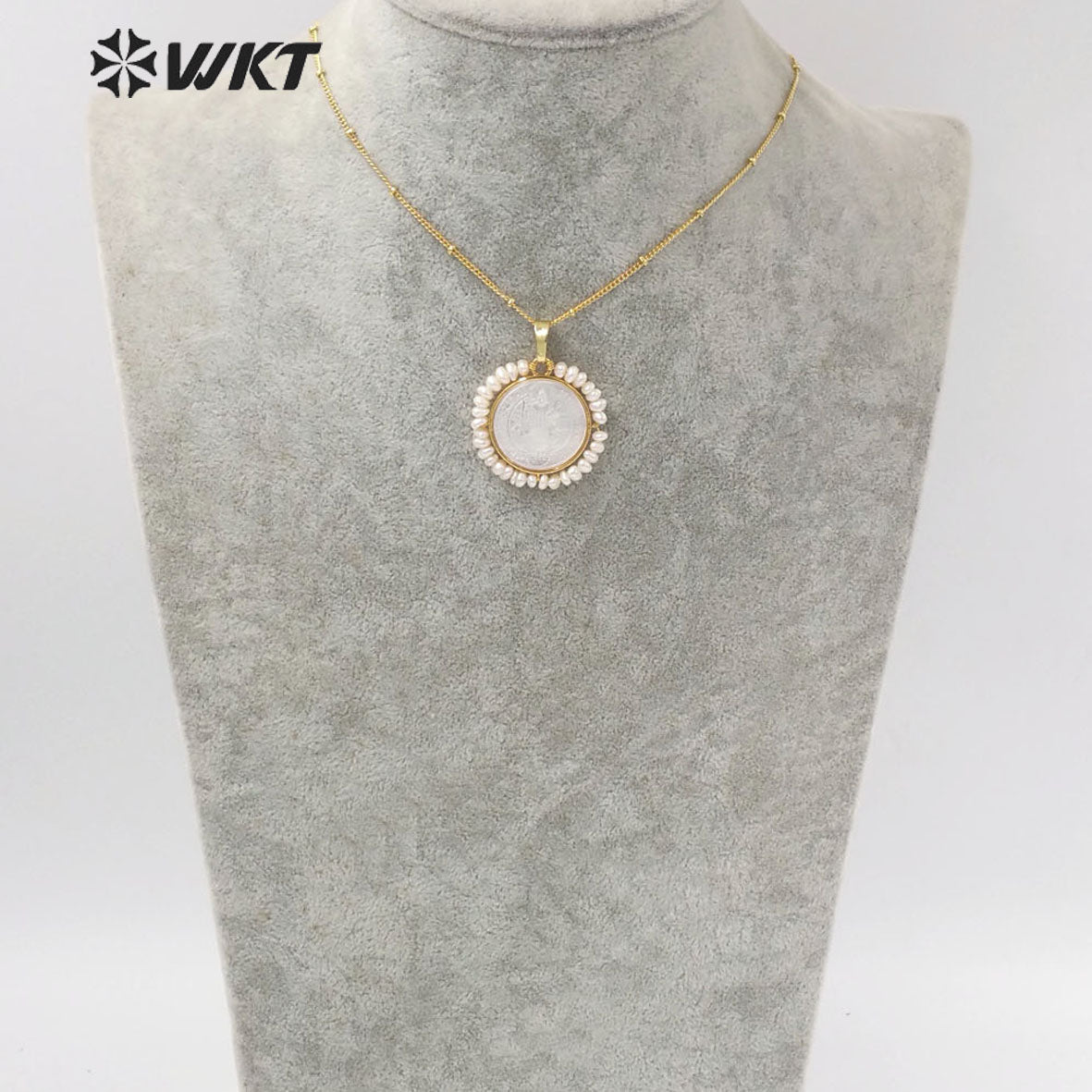 WT-JN157 Wholesale Fashion Gold Plated Handmade Handmade Wire Wrapped Freshwater Pearl Christian Cross Necklace in White Shell
