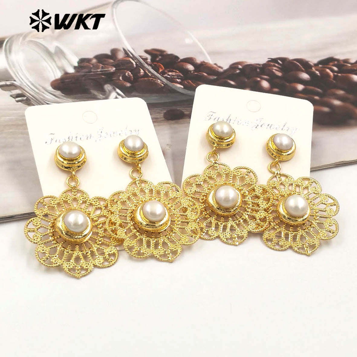 WT-E595 Wholesale Fashion Gold Plated Hollow Out Pearl Earring Women Charming Round Dangle Natural Pearl Earring